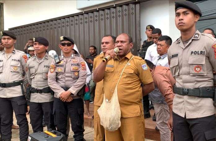 BKPSDM Tanggapi Demo, Penyerahan SK Ditunda